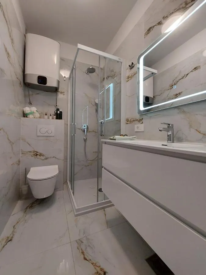 Apartment Green Oasis زادار