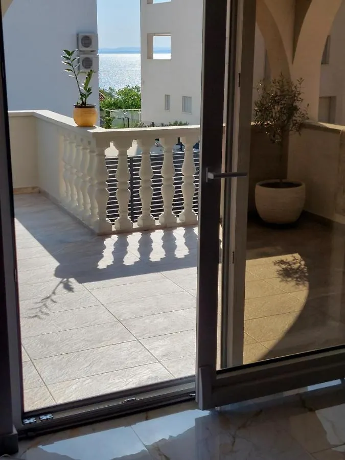 Apartment Green Oasis زادار
