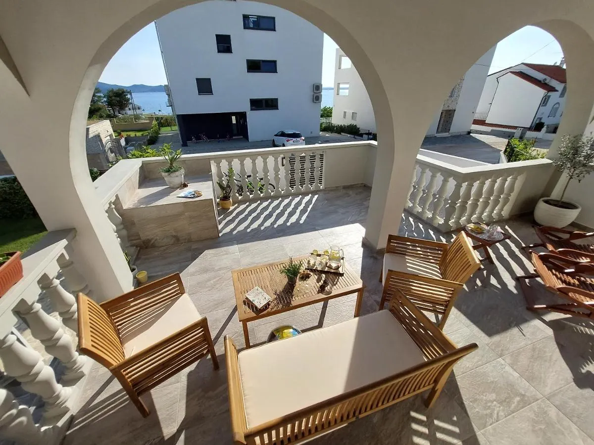 Apartment Green Oasis زادار 0*,